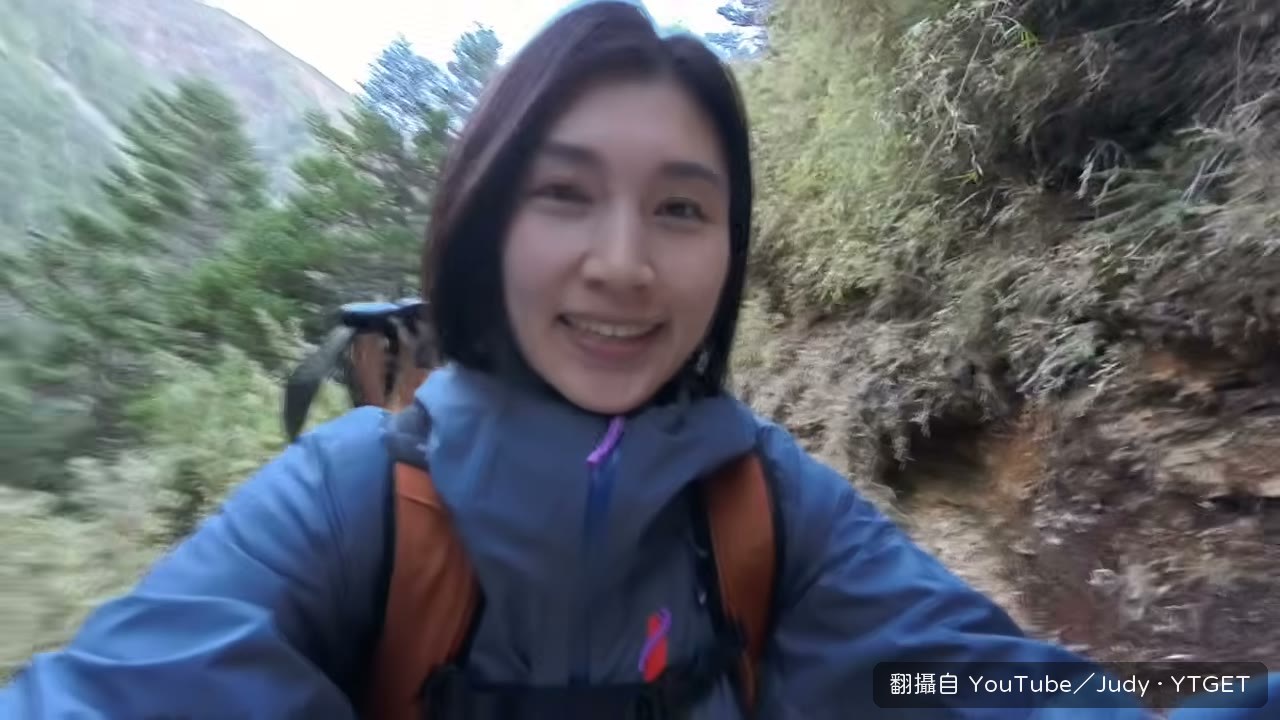走了近五小時終於看到排雲山莊