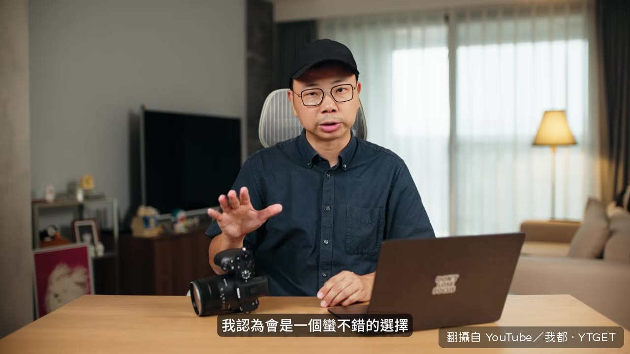道慈手持 RX10 V 在胡志明市街頭