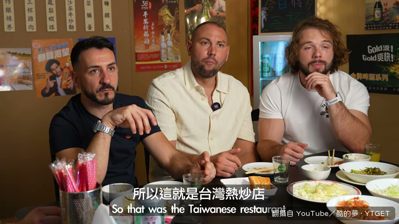 大家圍桌討論整間店的概念