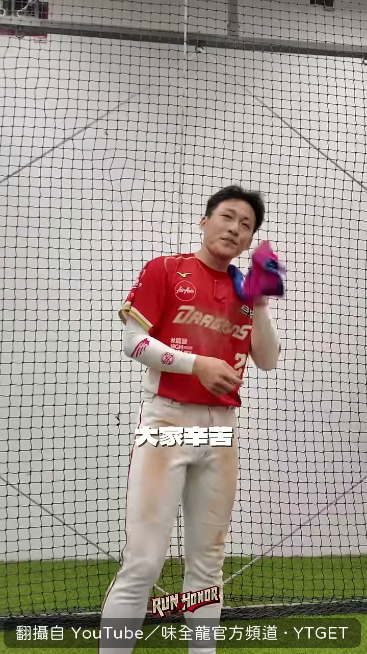 全隊圍在一起喊話