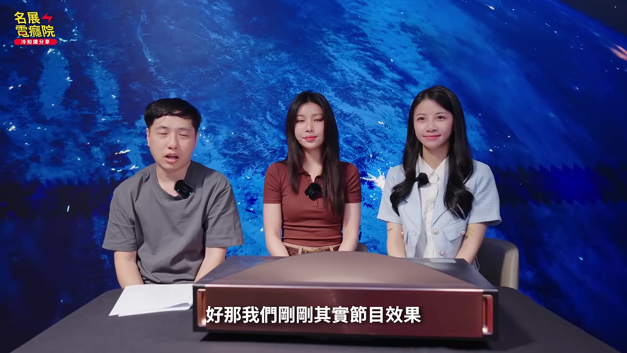 把手伸出來準備講解