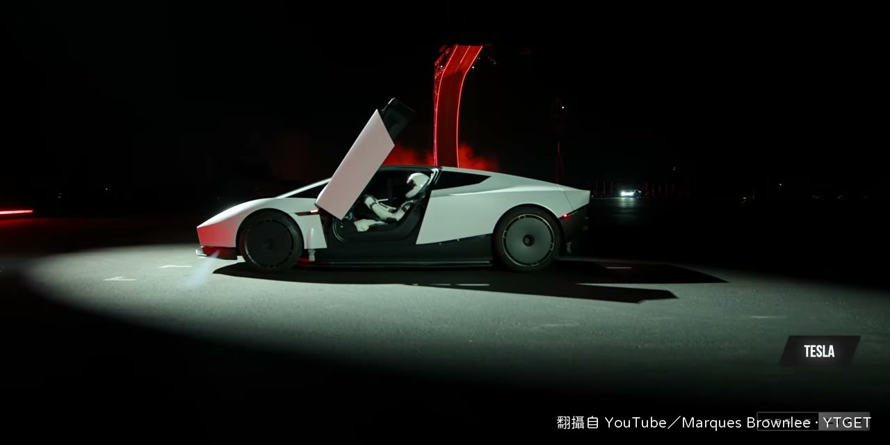 車子沿著斜坡直直往上開