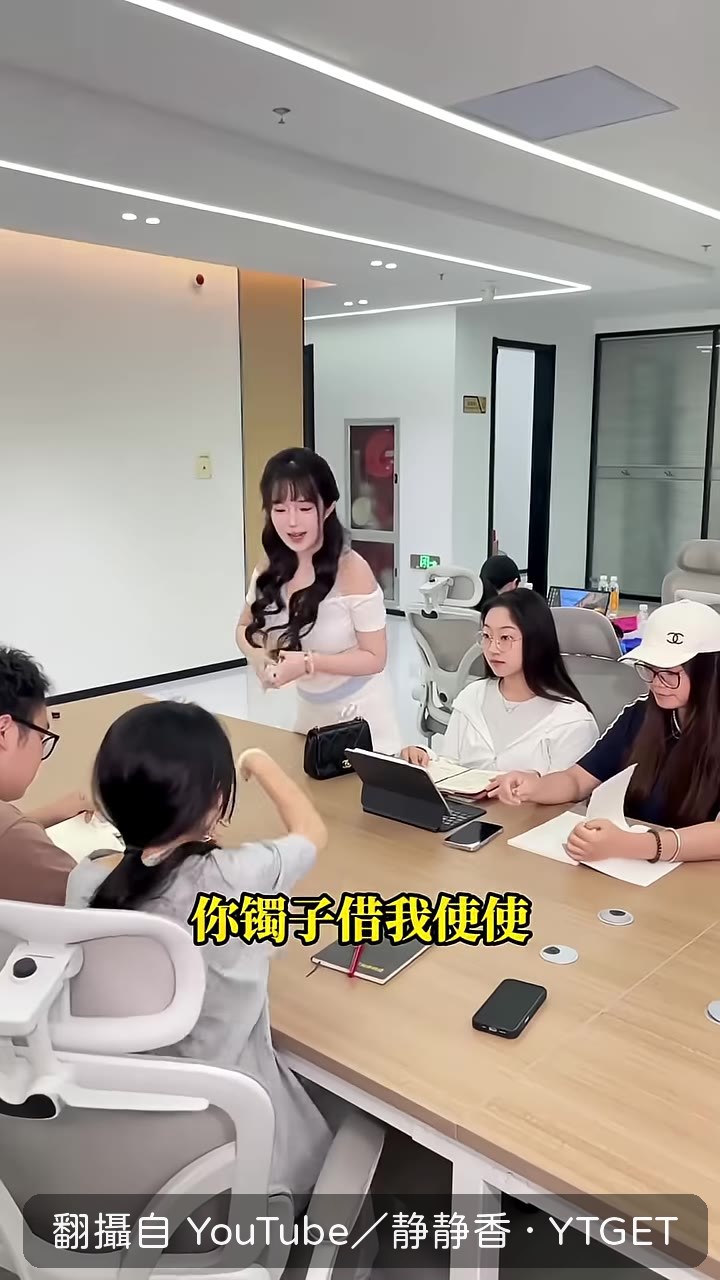 大裝貨來了,靖靖眼神死