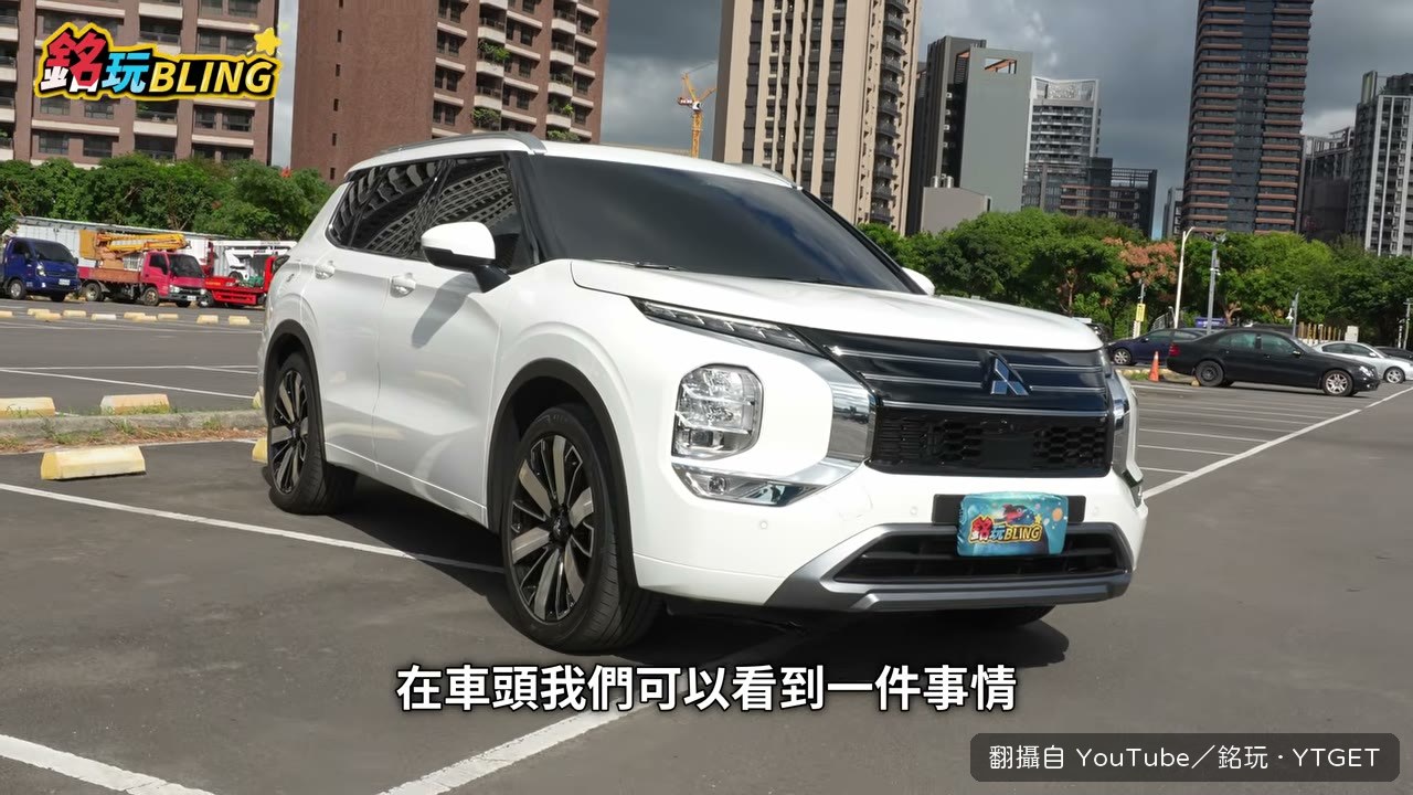 阿銘說車頭有 Land Rover 的厚重感