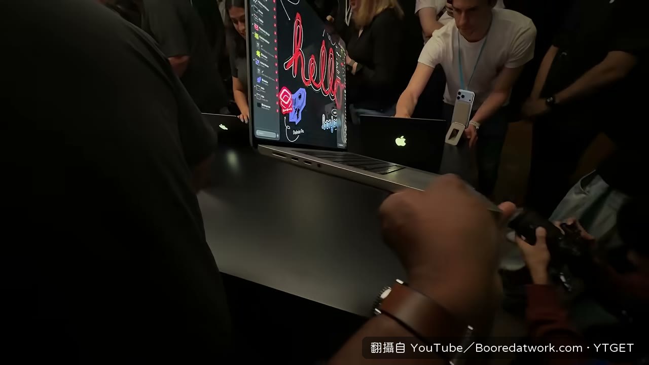 機身側面整排連接埠