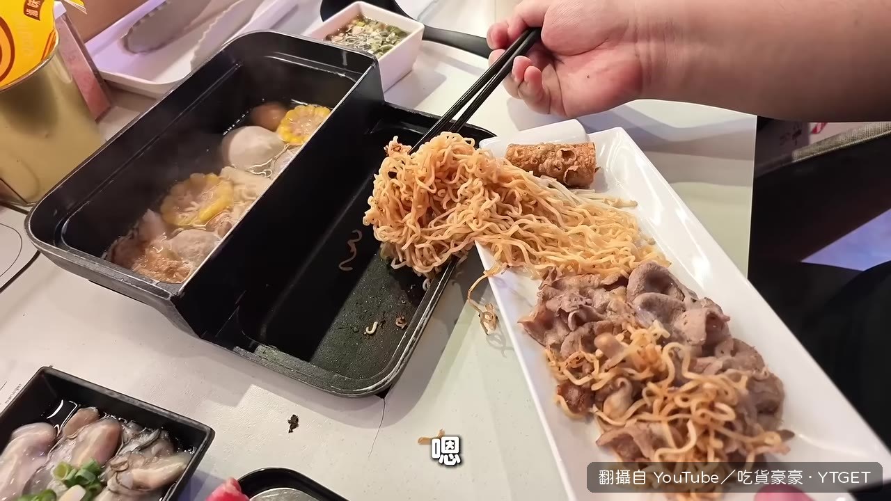 安東自創炒泡麵,加香菇豬肉和花椒油
