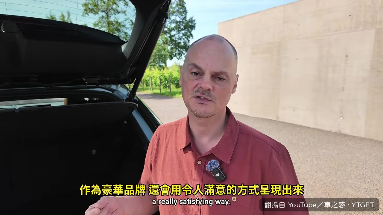 軟質行李隔板可收進地板下的凹槽