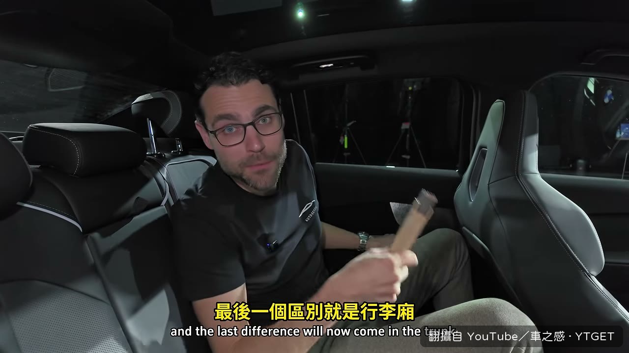 行李廂空間比較,燃油版稍大
