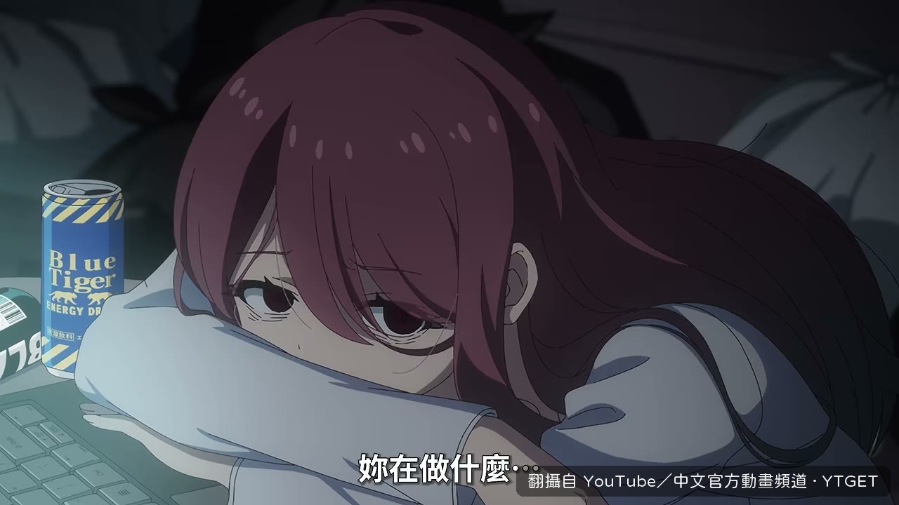 久留美推開門，看見媽媽在電腦前