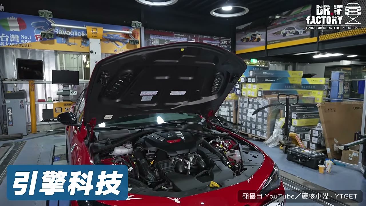 頂高機上拆底盤,準備講引擎