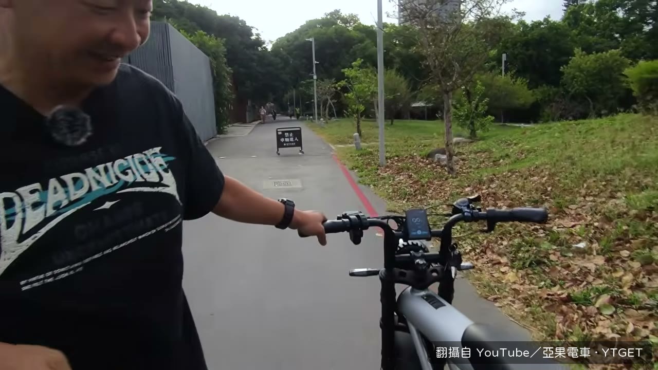 倒叉式避震比手指還粗