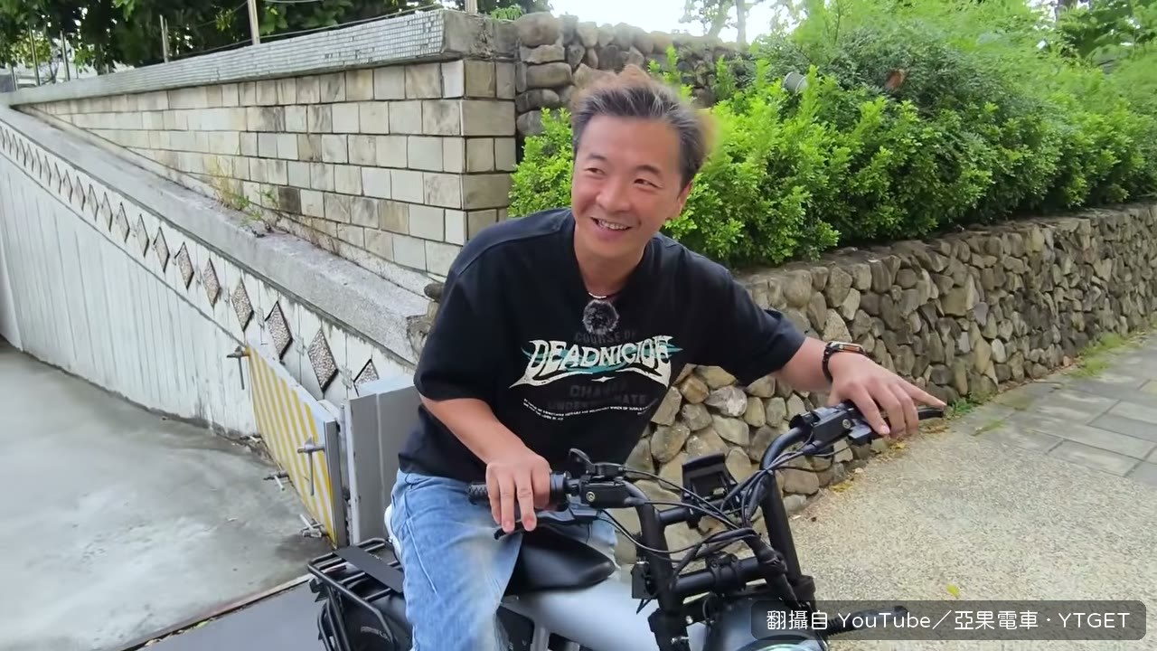 上坡油門一催前輪就翹起來