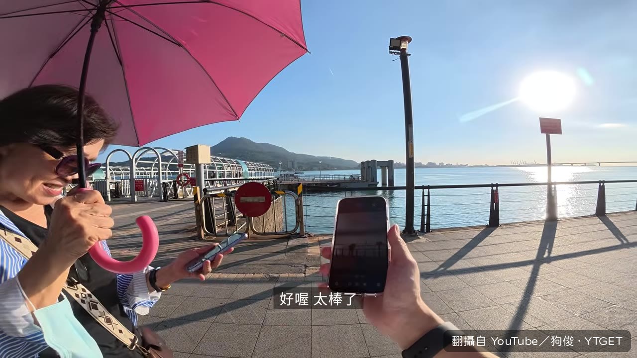 把剛拍到的背影照傳給路人姐姐