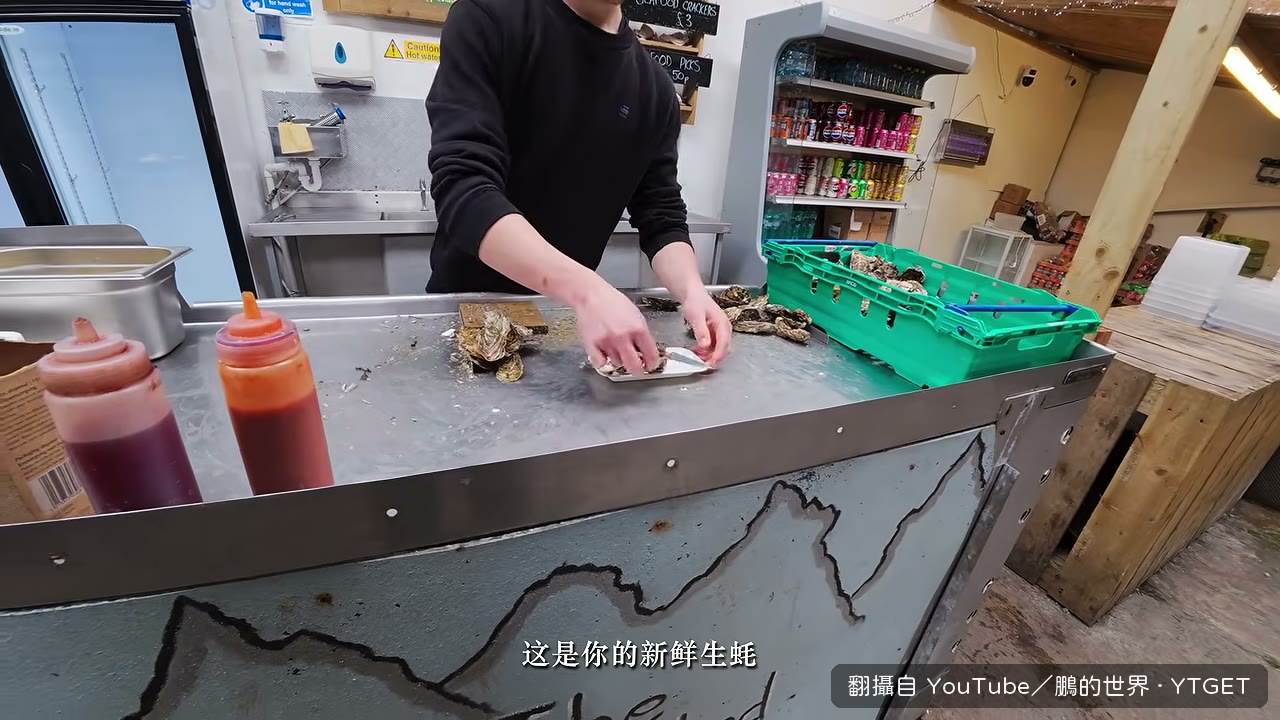 生蠔小屋的醬料區與海景座位