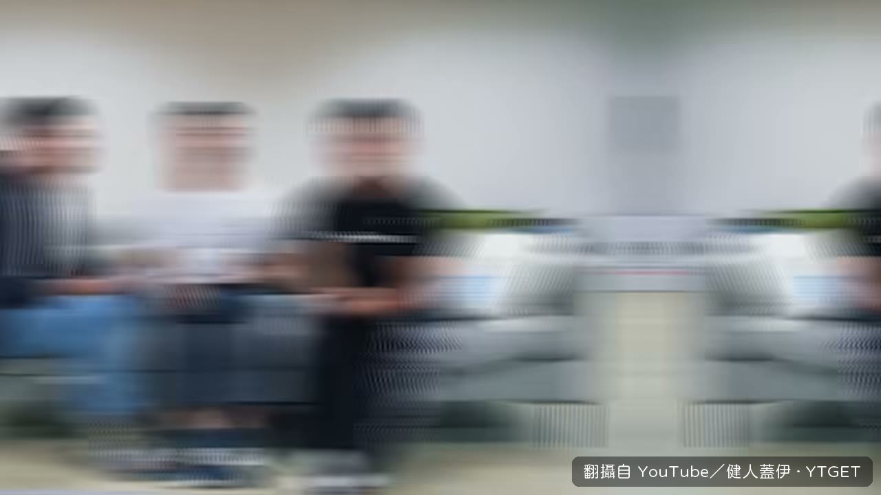 在土城地方法院門口說明調解結果