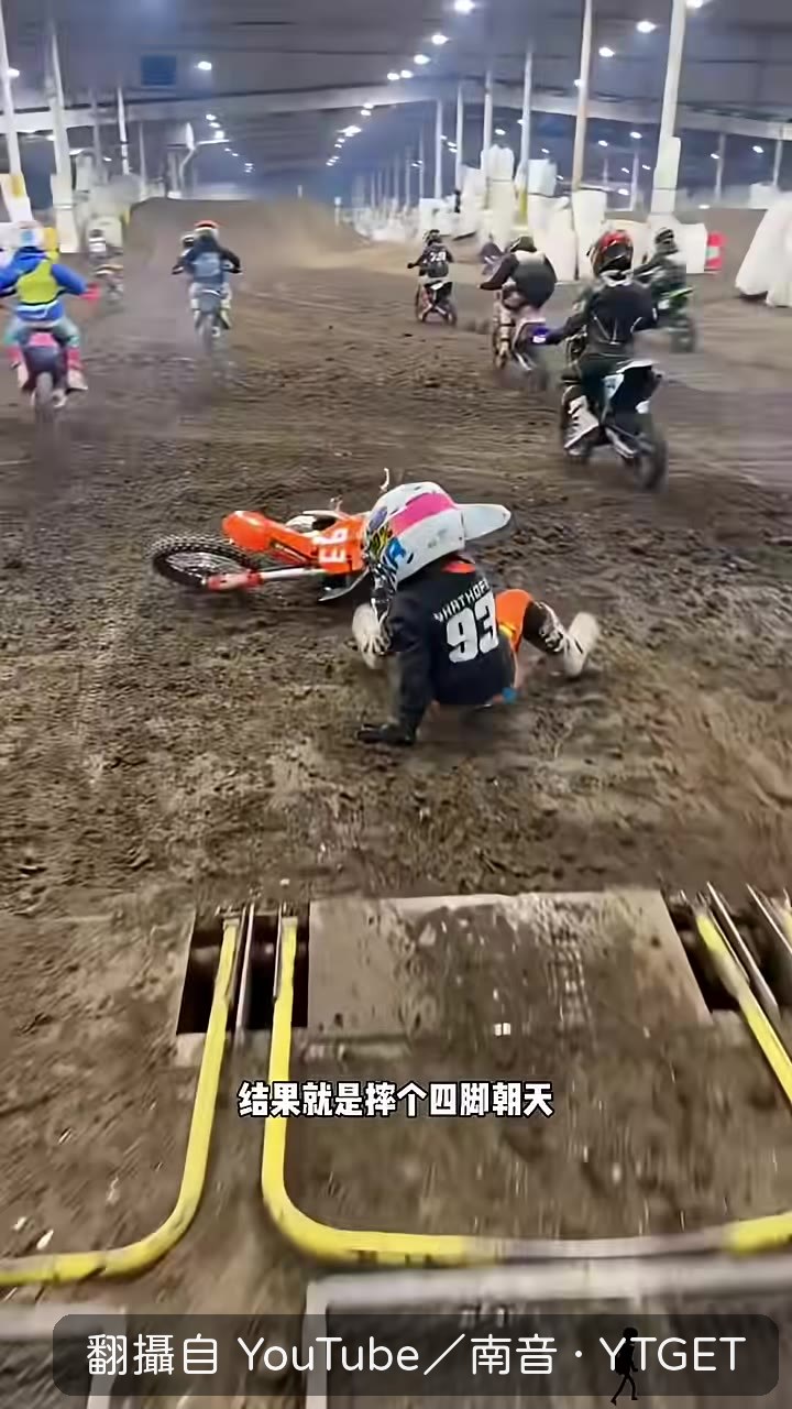 車手與發車員默契配合,起步平穩完成