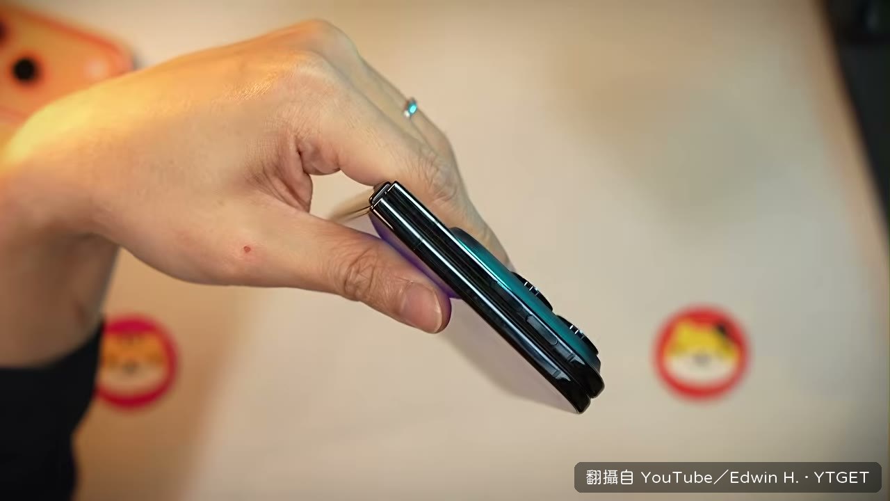 金屬邊框配大塊磨砂玻璃