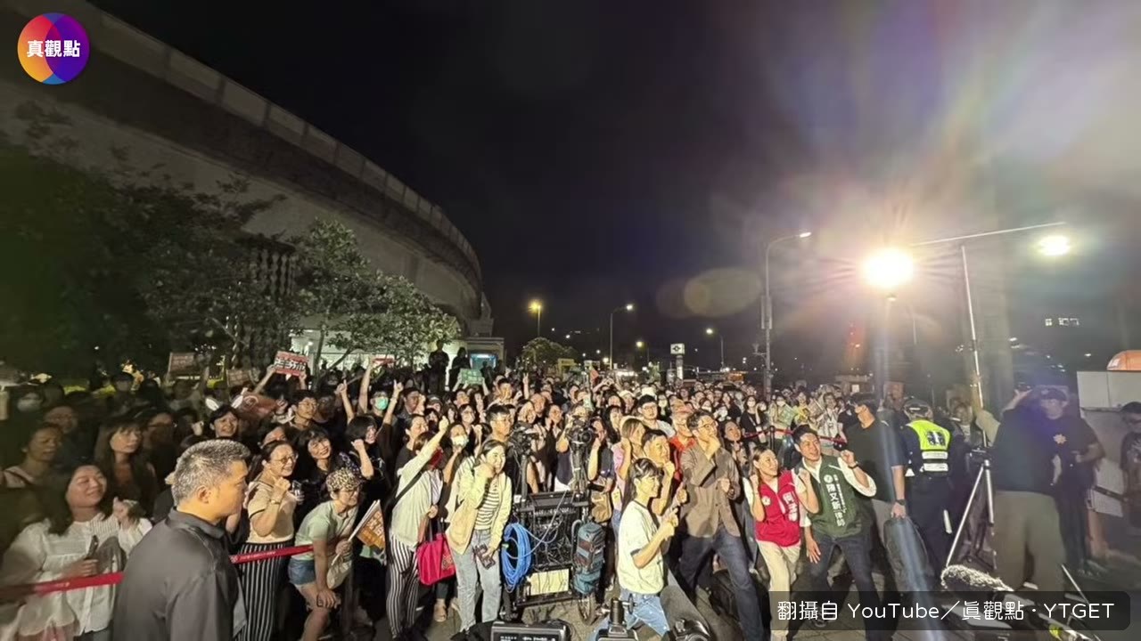 南港捷運站出口的肥皂箱現場