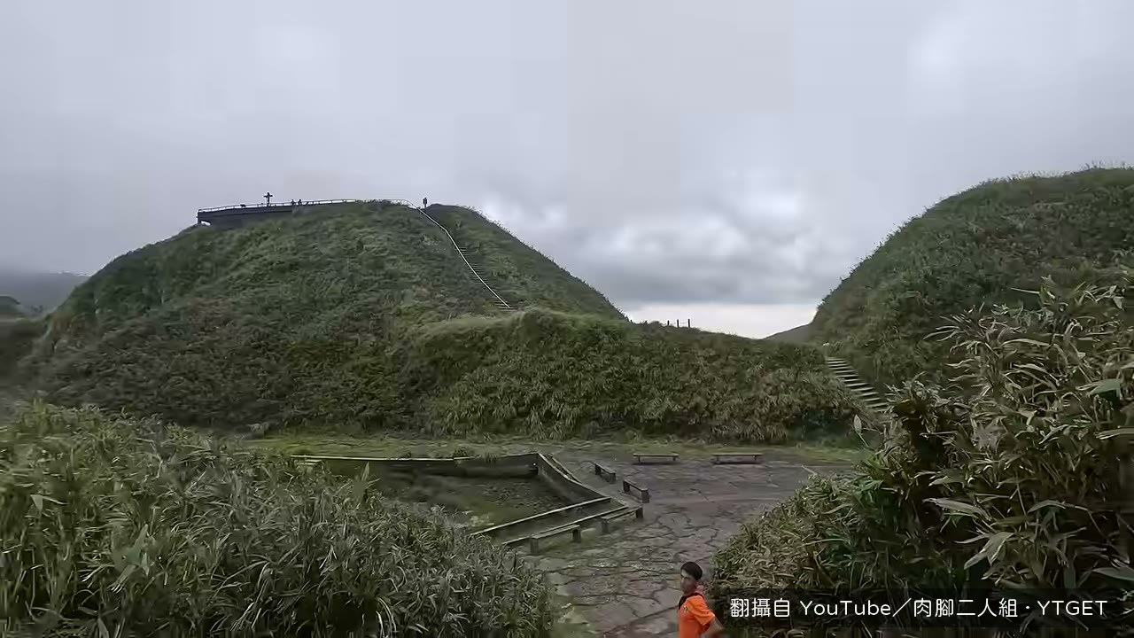 耶穌平台前的聖母與修士銅像