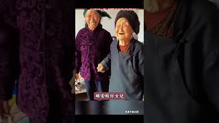 85歲女兒拄柺杖探望110歲母親,進廚房煮麵塞滿後車廂