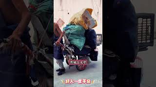 養女為癱瘓養父翻臉婆家拿出房產證趕人