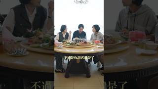 蔡英文吃萬裡蟹筷子沒停過,賴清德邊吃邊推銷在地農漁產