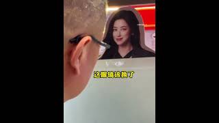 近視男街頭沒戴眼鏡認錯人,車邊狂問有人嗎還被回不認識你